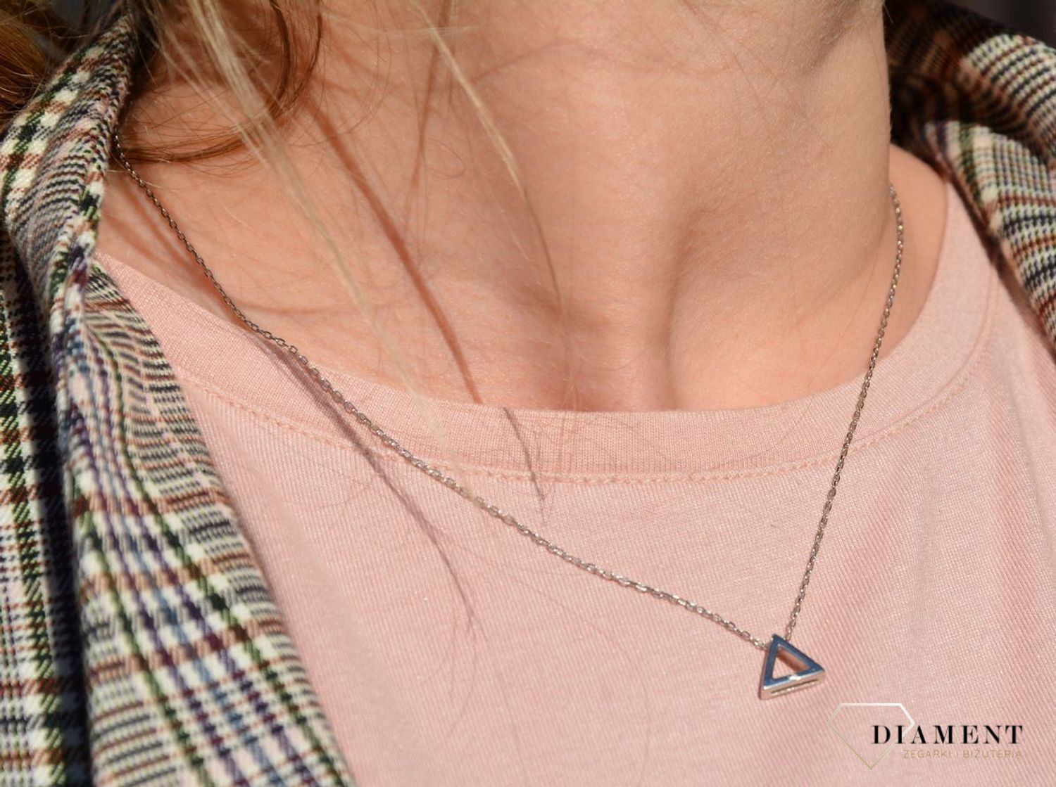 Naszyjnik celebrytka srebrna trójkącik z cyrkonią ✓Srebrne Naszyjniki Damskie w Sklepie z Biżuterią zegarki-diament.pl✓Piękne i Eleganckie Celebrytki dla Kobiet celebrytki (3).JPG